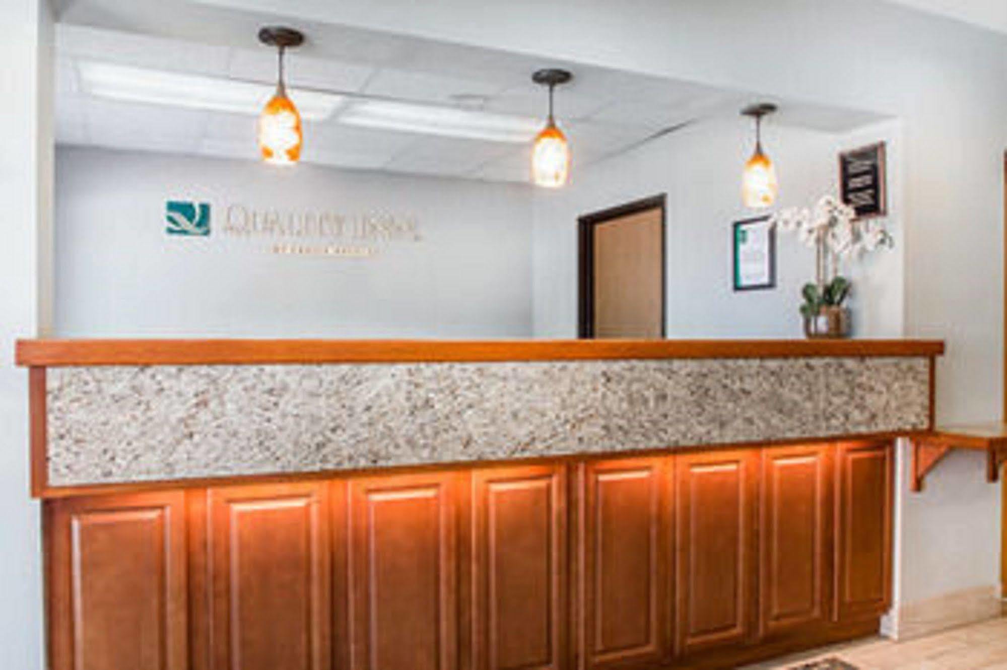 Quality Inn South Springfield Exterior photo